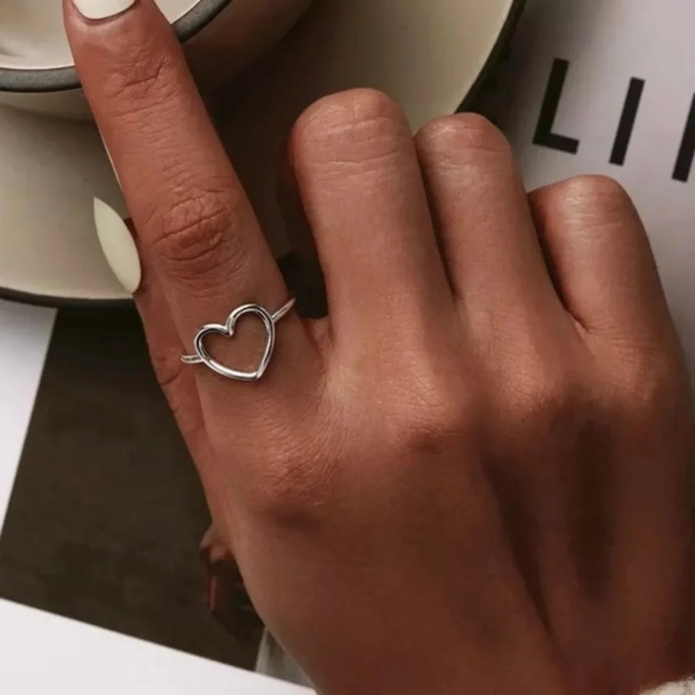 925 Sterling Silver Simple Minimalist Heart Ring - Picture 2 of 6